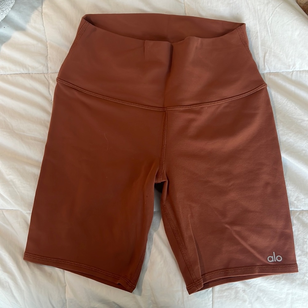 Alo Yoga Biker Shorts. Worn maybe 3 times.